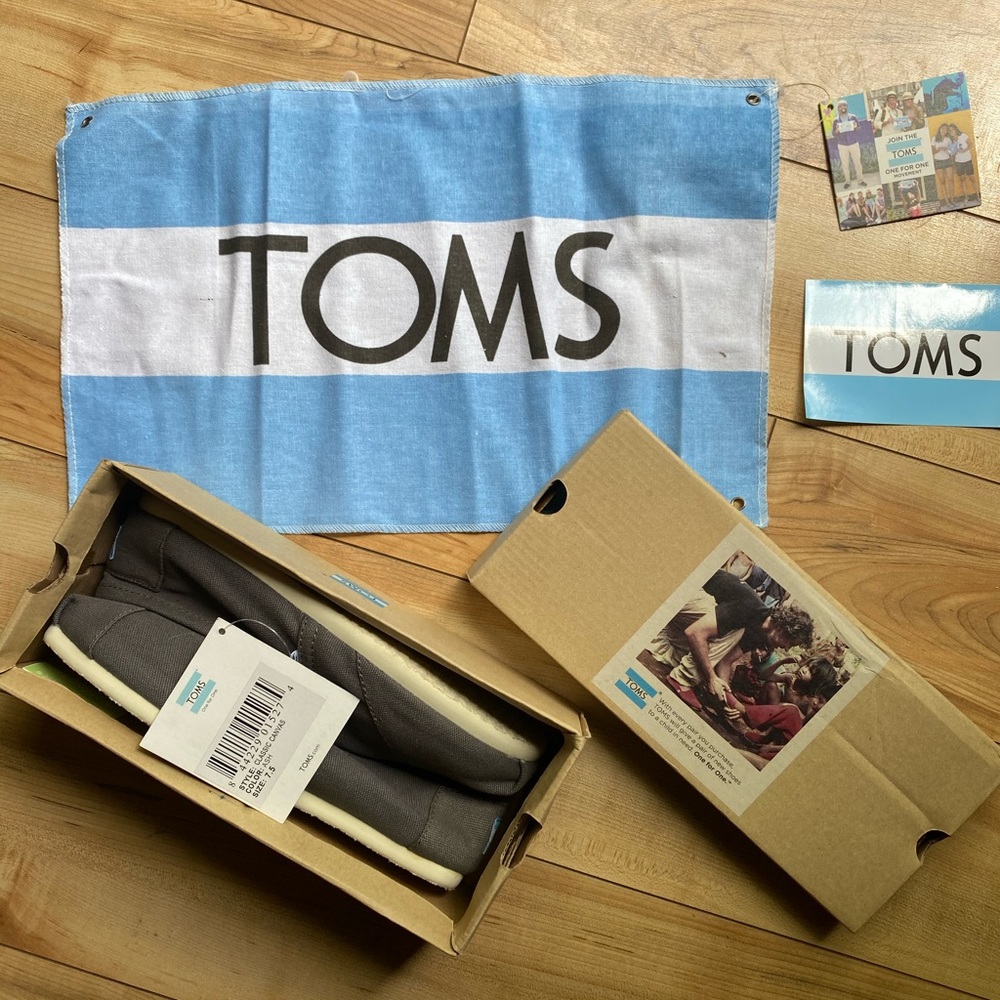 TOMS classic canvas women’s shoes